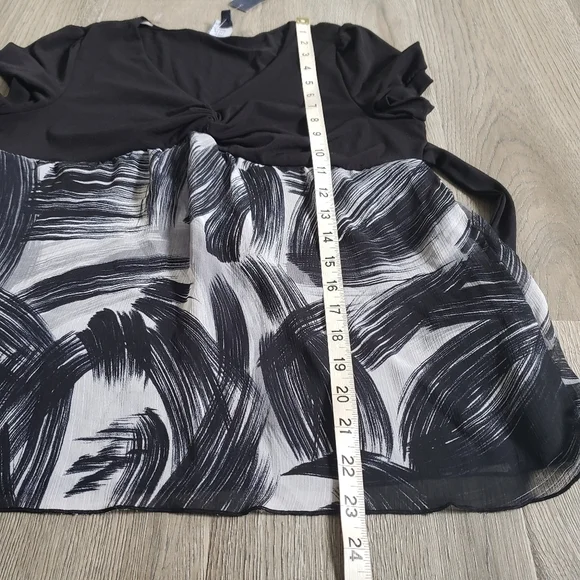 ⭐3/$25⭐ NWT Reitmans Women's Abstract Blouse Size LP - Picture 10 of 15